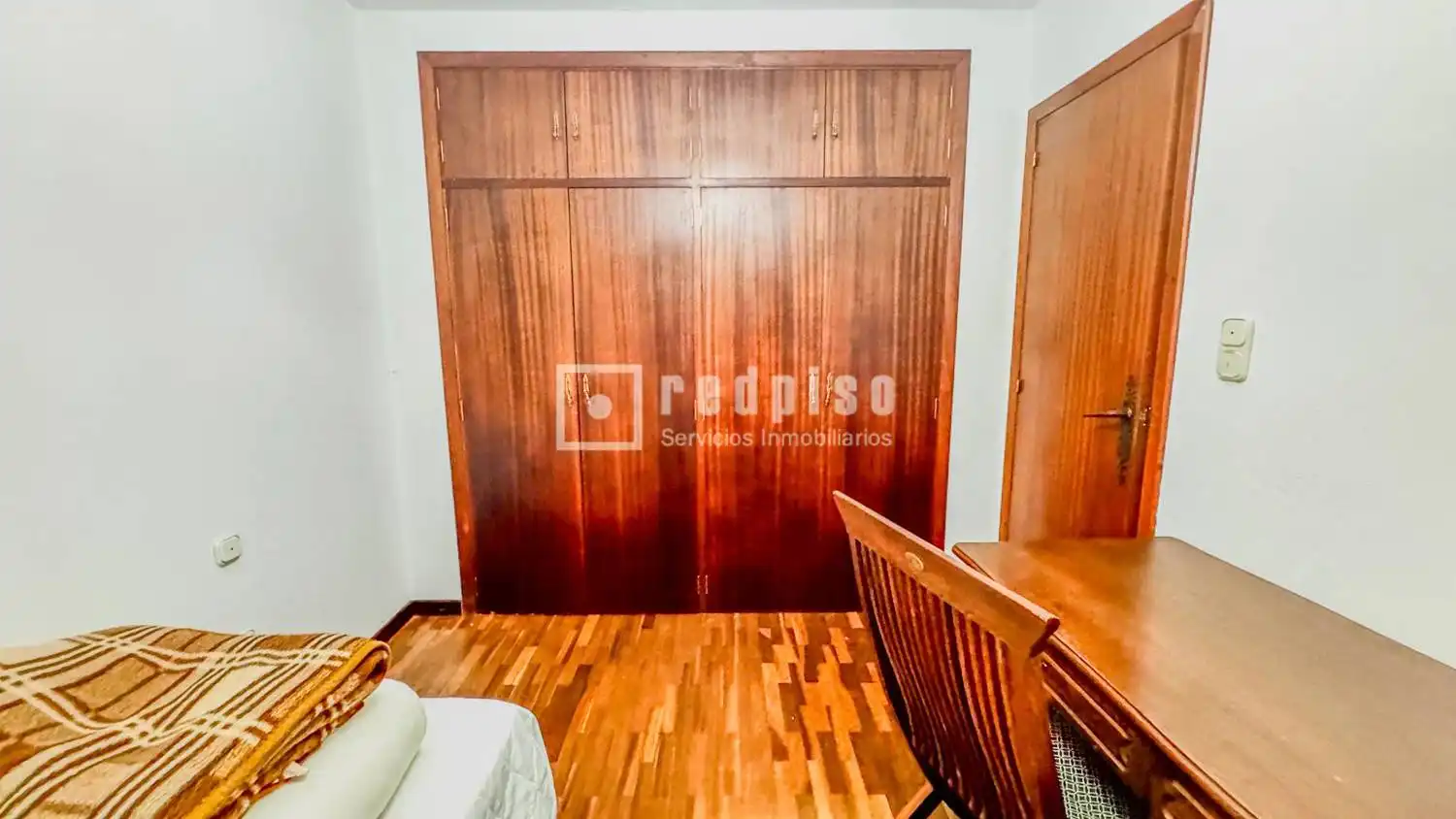 Habitación de Casa o chalet en venta en Abegondo con Parquet, Terraza y Amueblado