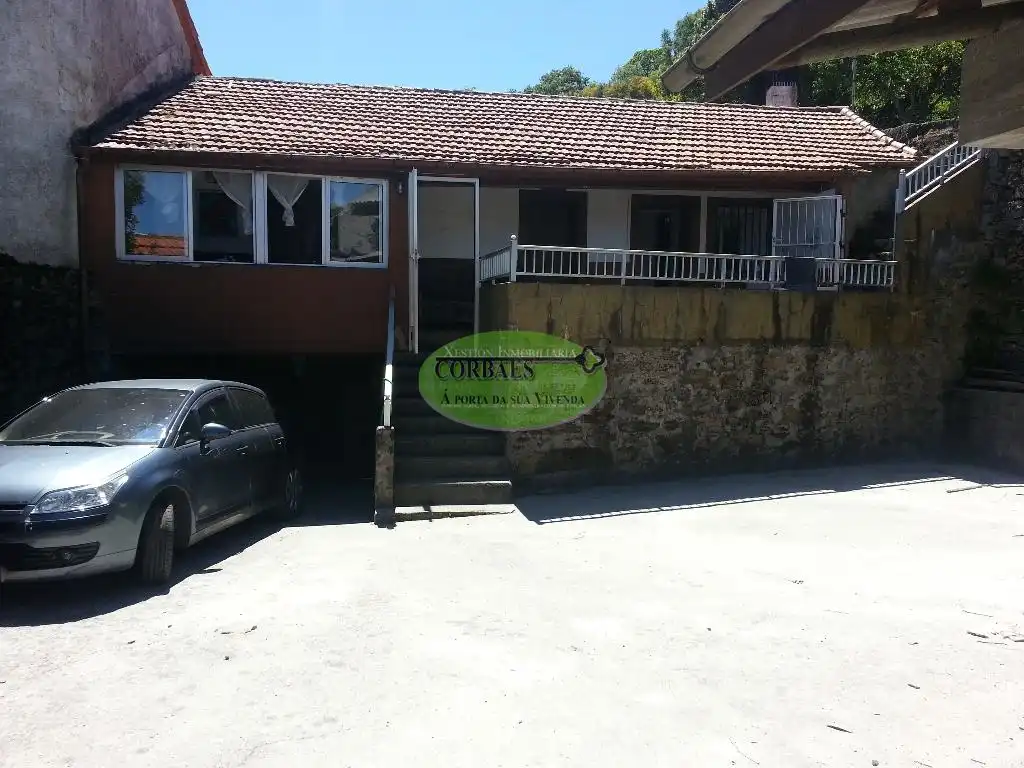 Vista exterior de Casa o xalet en venda en Entrimo amb Jardí privat, Terrassa i Moblat