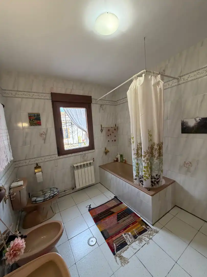 Bathroom of Houses for sale in Tordehumos  with Heating, Terrace and Storage room