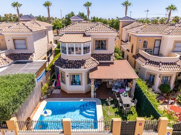 Villa con piscina in vendita a El Raso