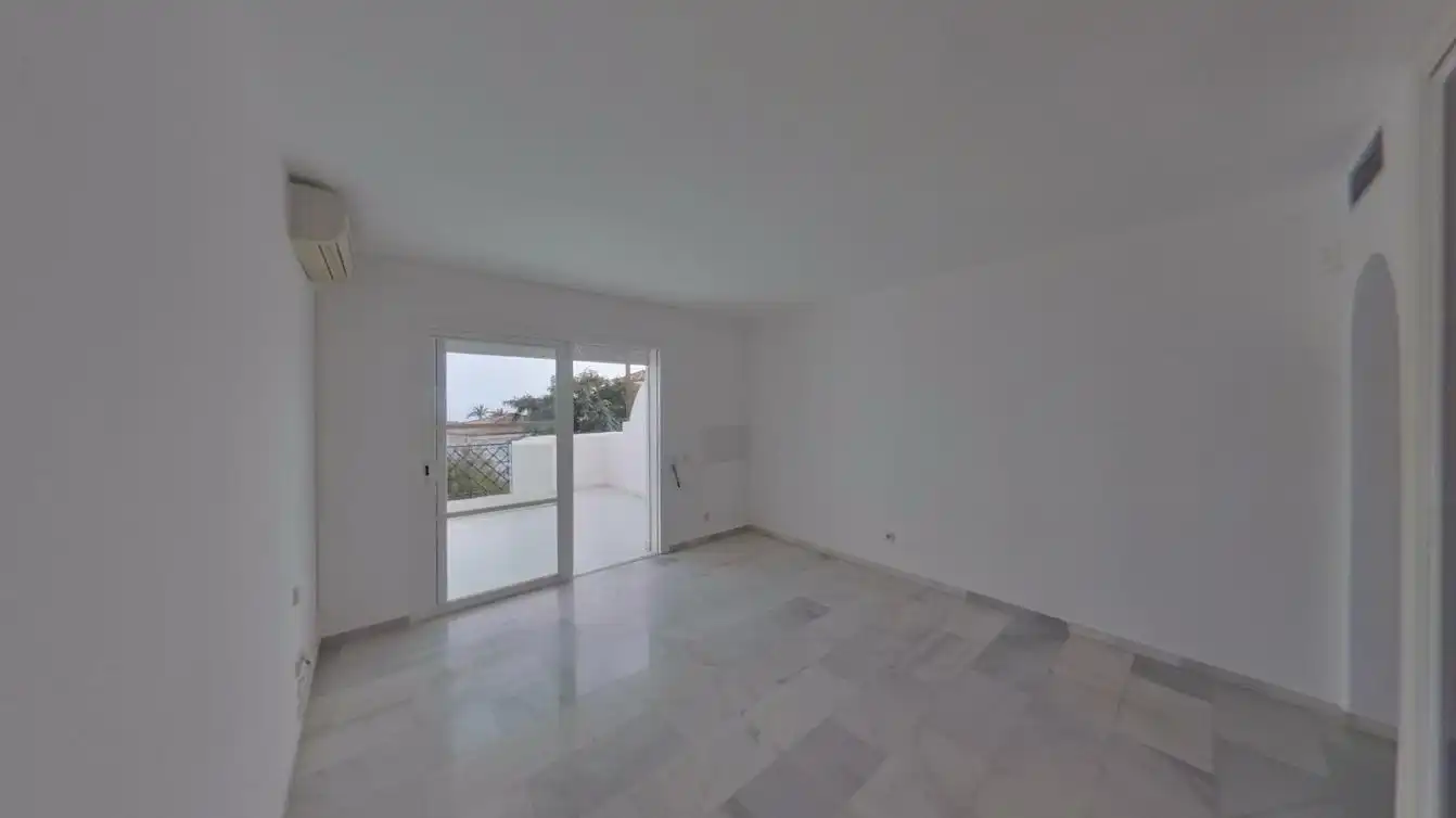 Dormitori de Casa adosada en venda en Estepona amb Aire condicionat i Piscina