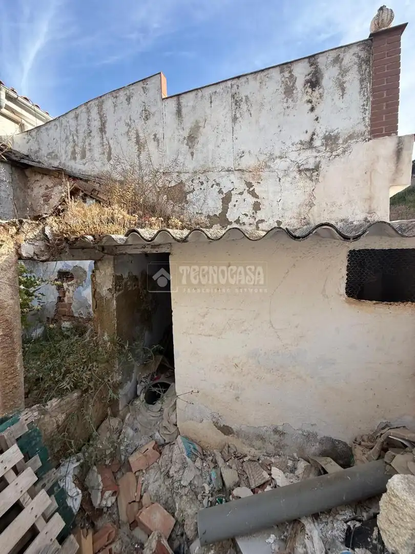 Detached homes for sale in Loja  with Storage room