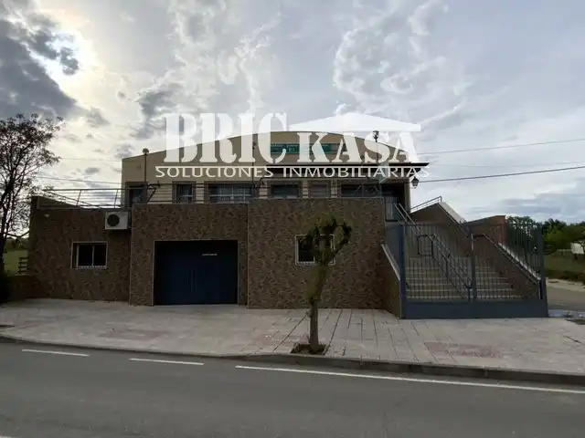 Vista exterior de Local en venta en Torrejoncillo con Aire acondicionado