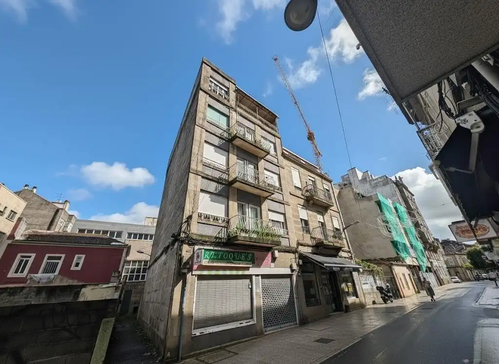 Vista exterior de Edificio en venta en Vigo 