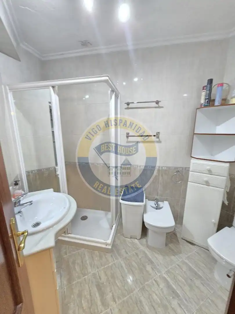 Baño de Piso de alquiler en Vigo  con Calefacción, Parquet y Amueblado