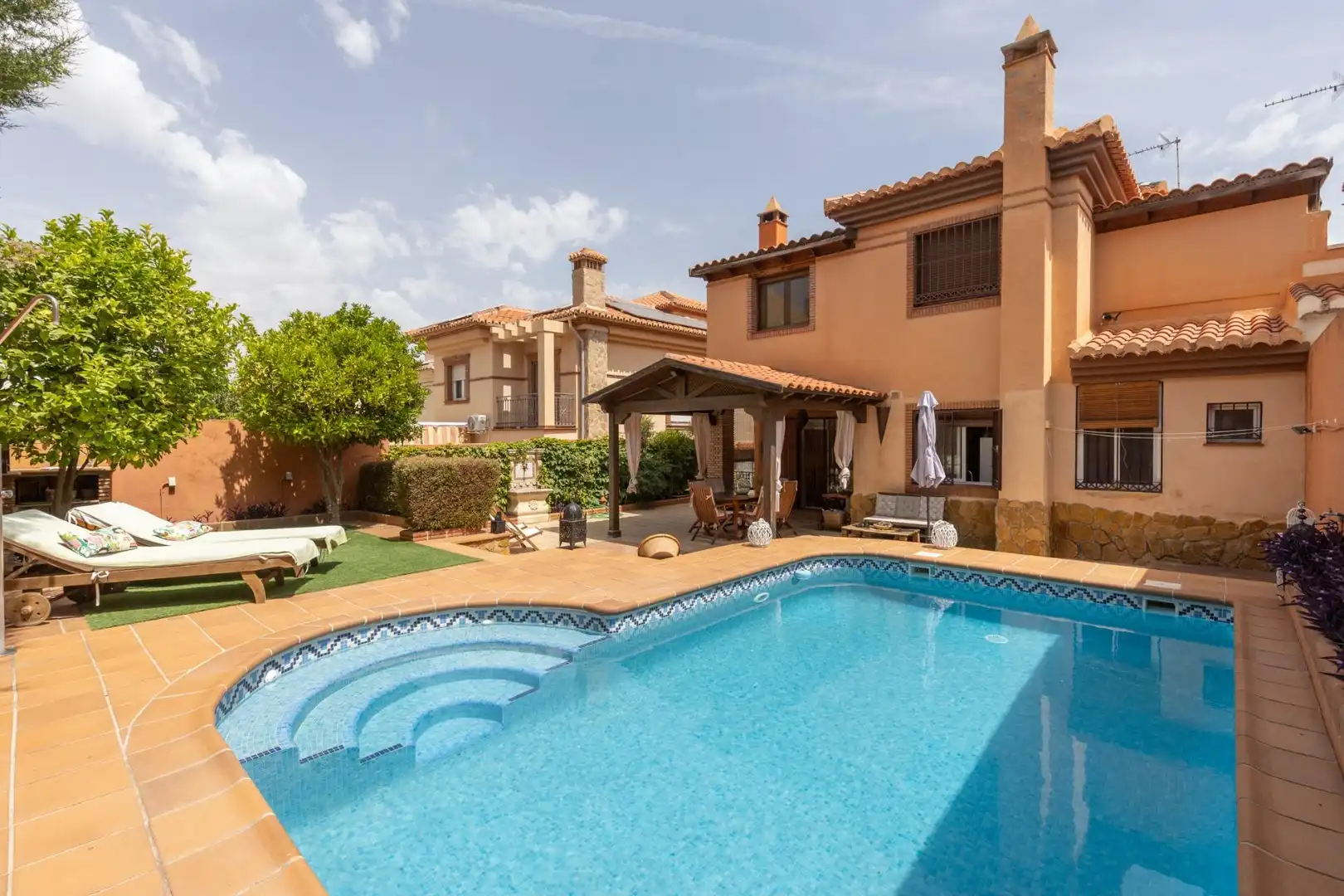 Piscina de Casa o xalet en venda en La Zubia amb Calefacció, Jardí privat i Terrassa