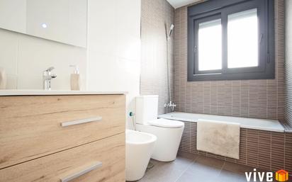 Bathroom of Flat for sale in La Palma del Condado  with Parquet flooring, Terrace and Storage room