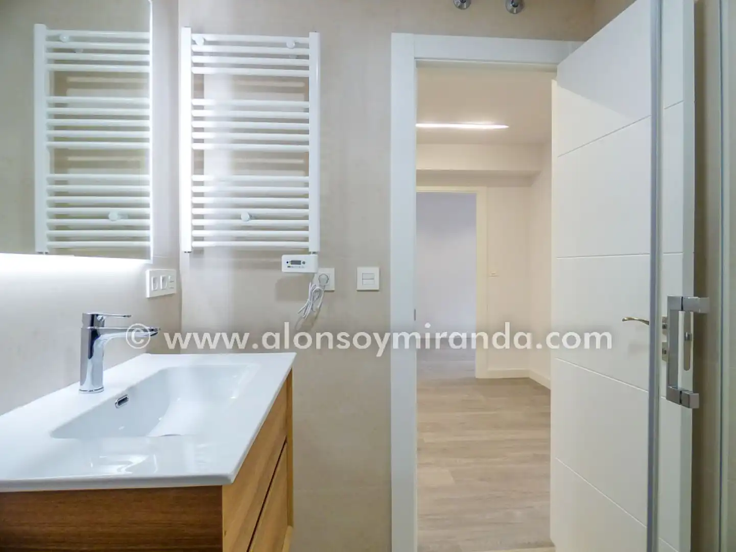 Badezimmer von Wohnung zur Miete in Gijón  mit Heizung und Abstellraum