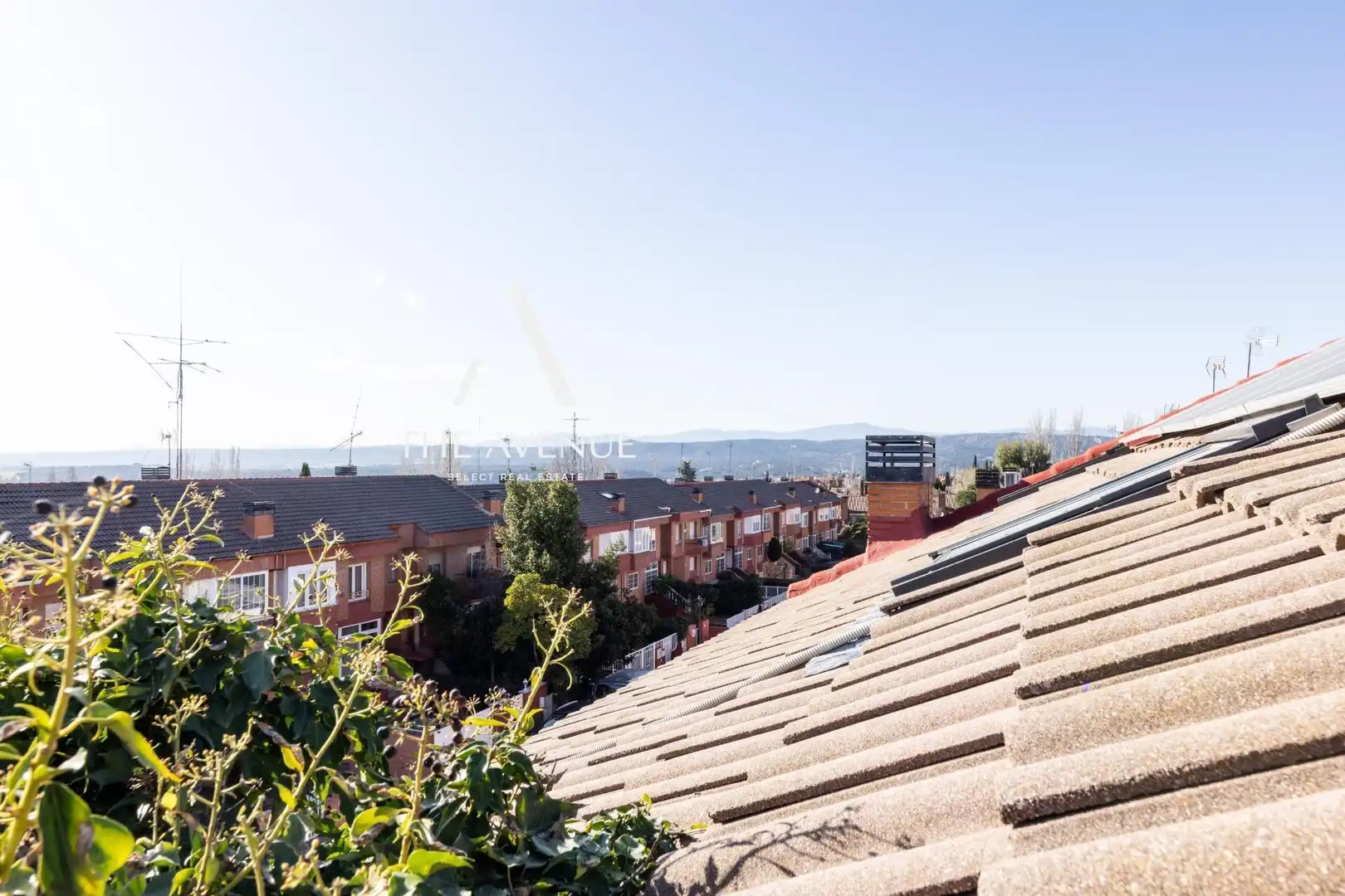 Vista exterior de Casa adosada en venda en Las Rozas de Madrid amb Calefacció, Jardí privat i Parquet
