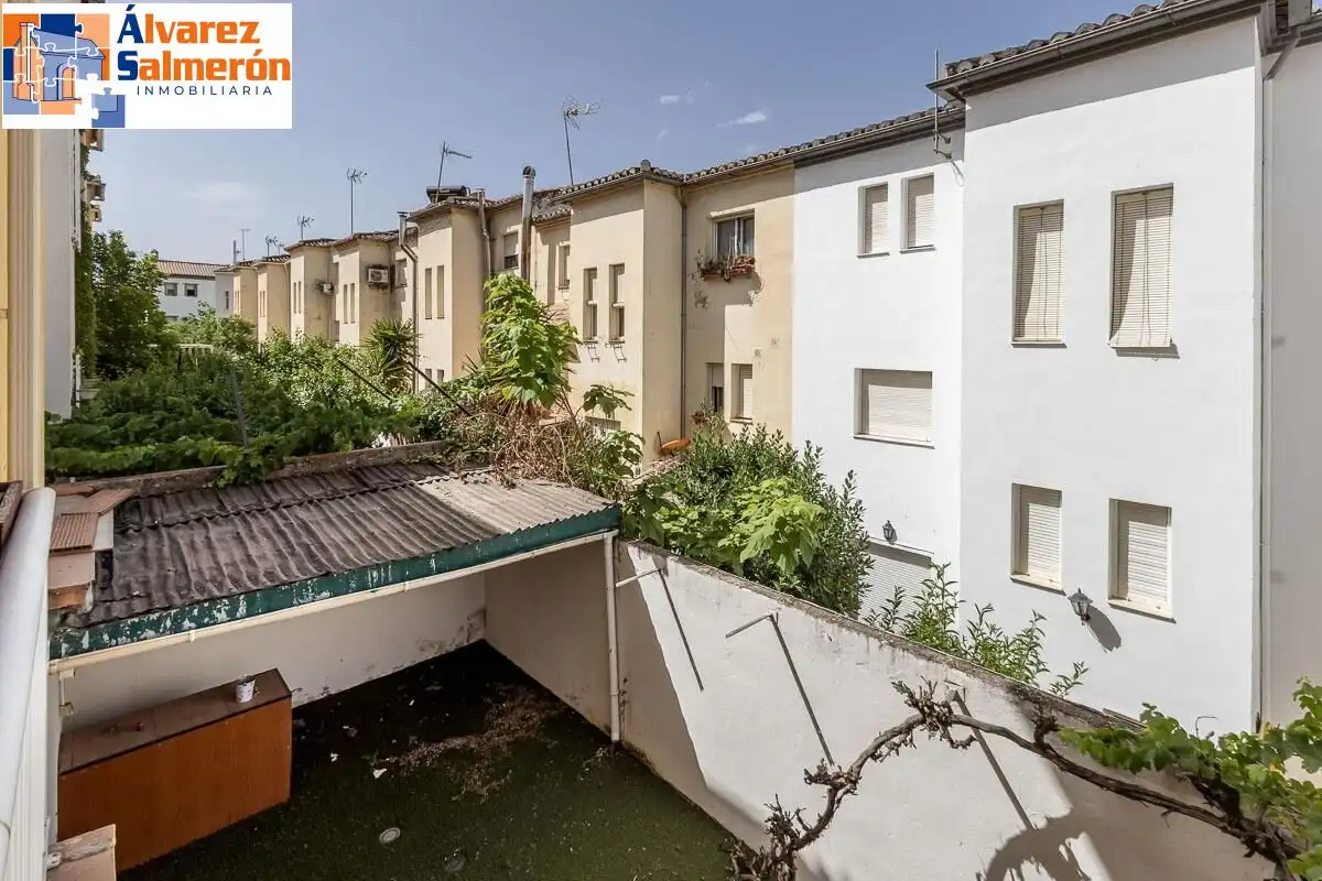 Vista exterior de Casa adosada en venta en Huétor Vega con Terraza