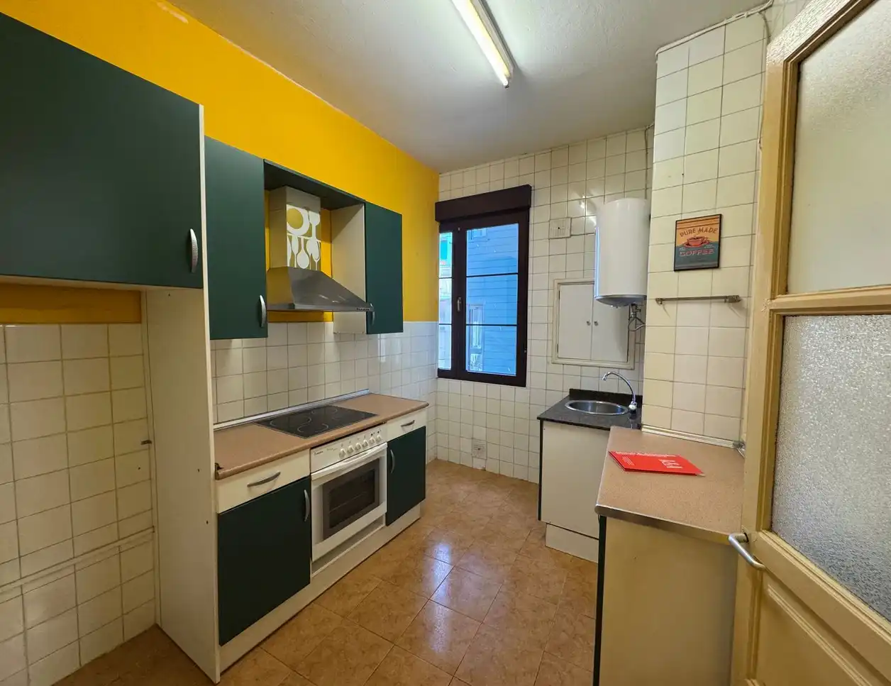 Cocina de Piso en venta en Gijón  con Calefacción y Parquet