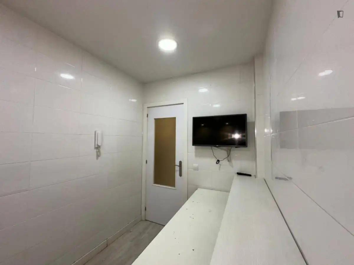 Baño de Apartamento para compartir en Madrid con Amueblado, Lavadora y Microondas