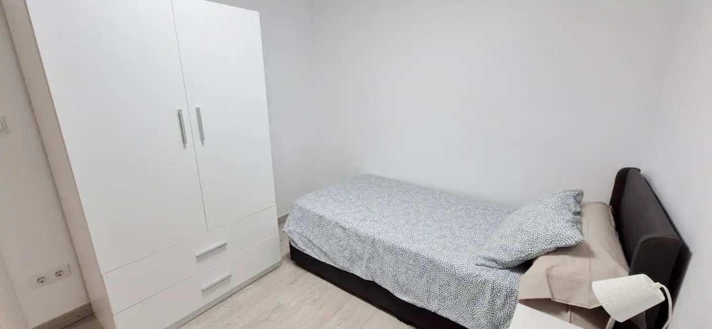 Bedroom of Ground floor for share in Elche / Elx  with Air Conditioner and Furnished