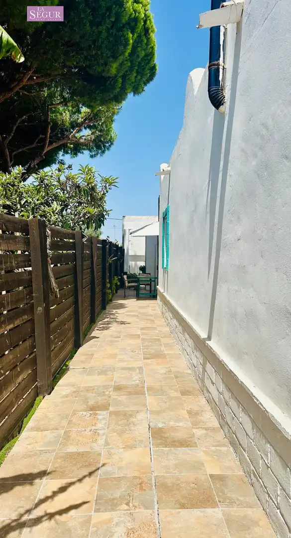 Terrassa de Casa o xalet en venda en Barbate amb Jardí privat, Terrassa i Moblat