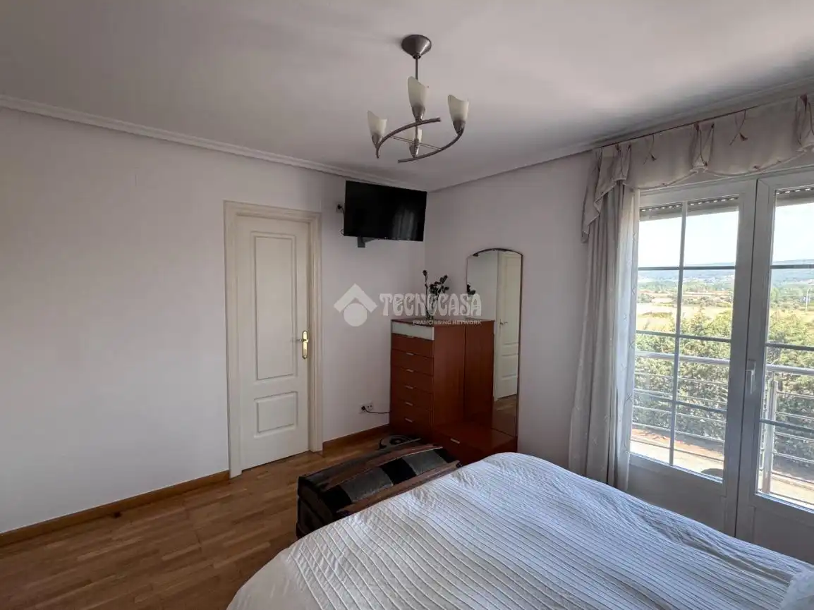 Habitación de Casa adosada en venta en Cuadros con Calefacción y Parquet