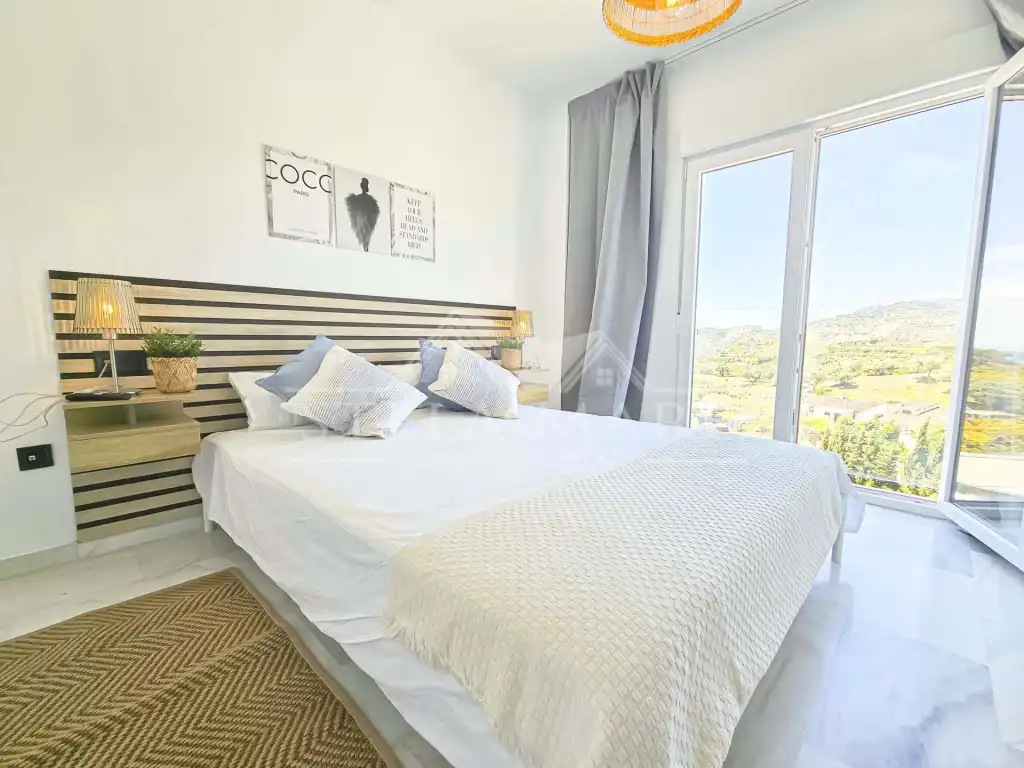 Dormitori de Casa adosada en venda en Nerja amb Aire condicionat, Terrassa i Moblat