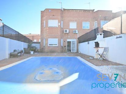 Swimming pool of Single-family semi-detached for sale in Chozas de Canales  with Air Conditioner, Heating and Private garden