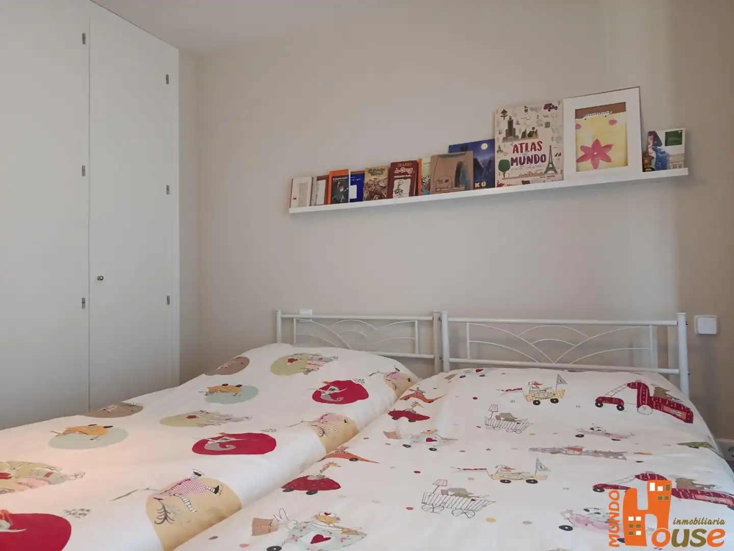Habitación de Casa adosada en venta en Real Sitio de San Ildefonso con Calefacción y Amueblado