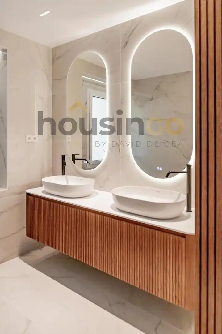 Bathroom of Flat for sale in Madrid  with Air Conditioner, Heating and Terrace