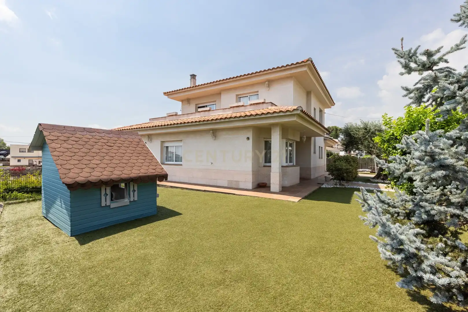 Vista exterior de Casa o xalet en venda en Lliçà d'Amunt amb Jardí privat i Piscina