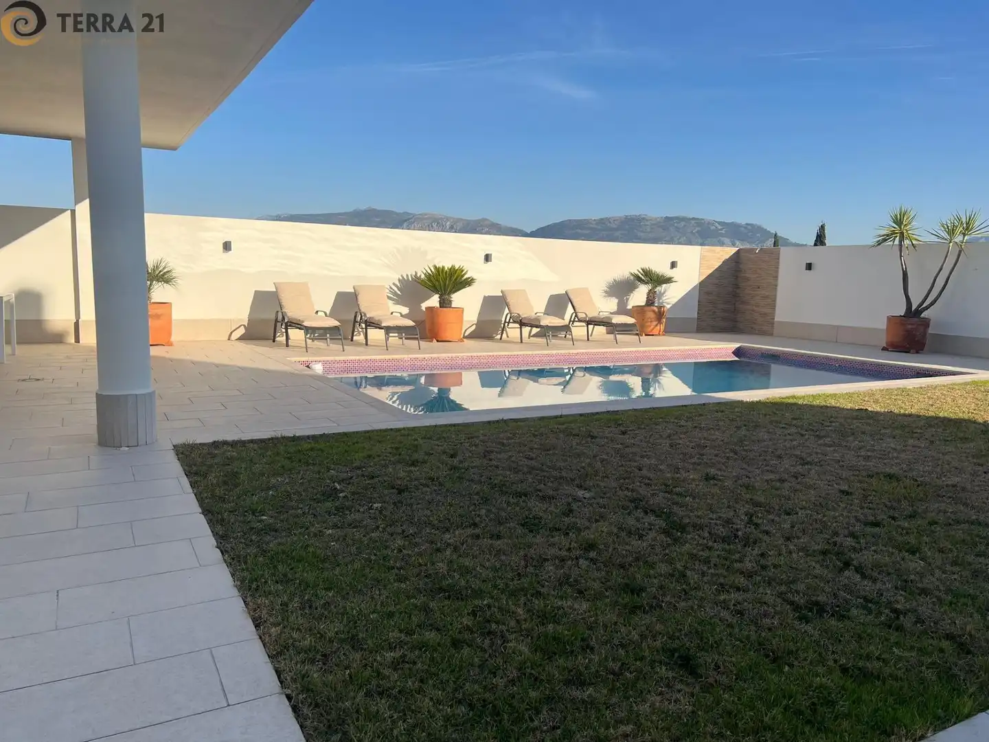 Swimming pool of Houses for sale in Jaén  with Air Conditioner, Private garden and Swimming Pool