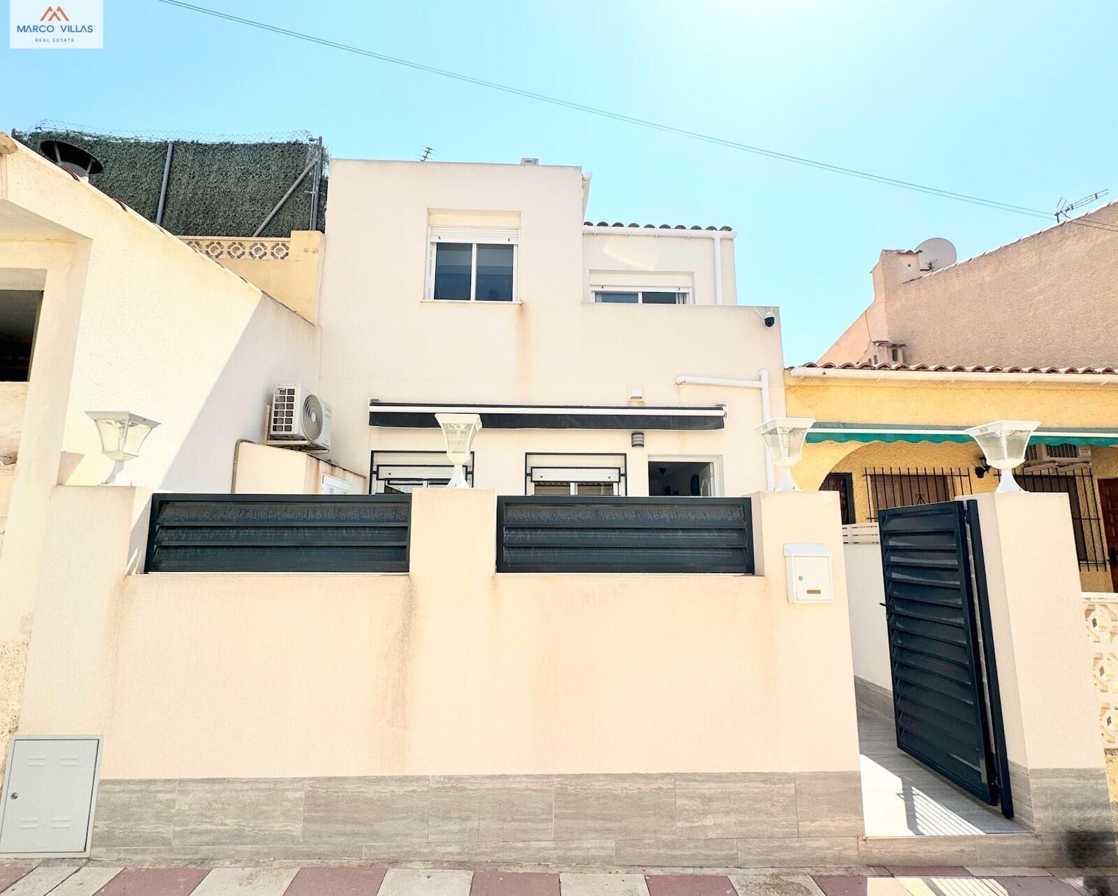 Exterior view of Single-family semi-detached for sale in San Fulgencio  with Air Conditioner, Private garden and Balcony