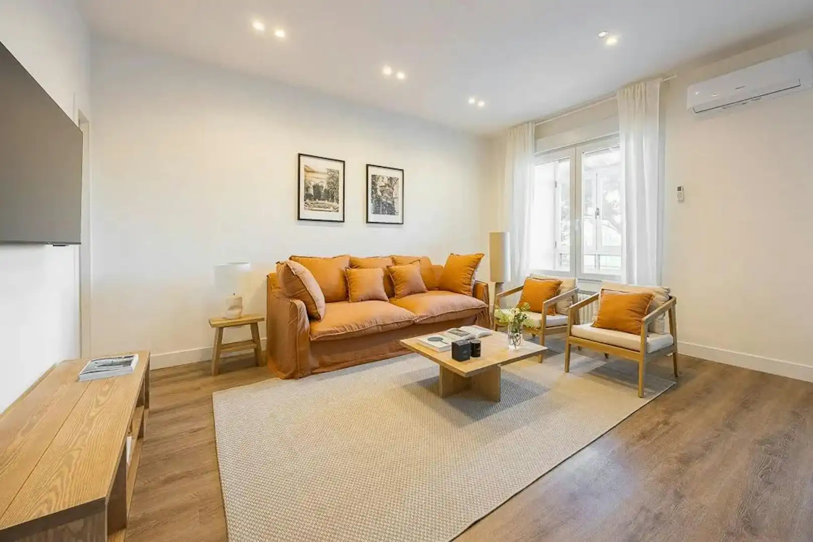 Living room of Flat for rent in Madrid  with Air Conditioner, Furnished and Washing machine