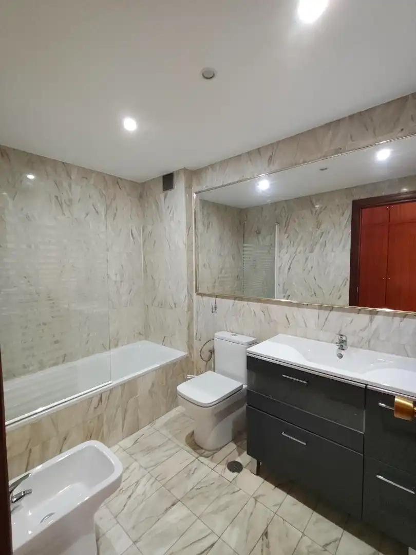 Bathroom of Flat for rent in Getafe  with Air Conditioner, Heating and Parquet flooring
