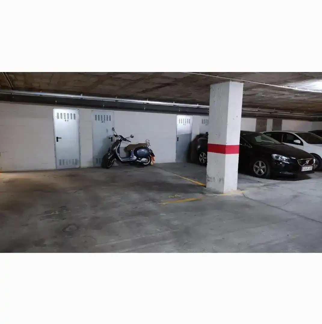 Parking de Piso en venta en Lucena con Aire acondicionado, Piscina y Balcón