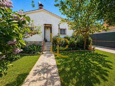 Chalet con jardín en venta en Trijueque