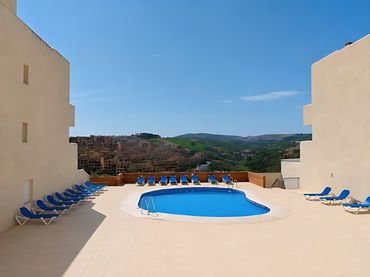 Pis amb piscina en venda a La Duquesa