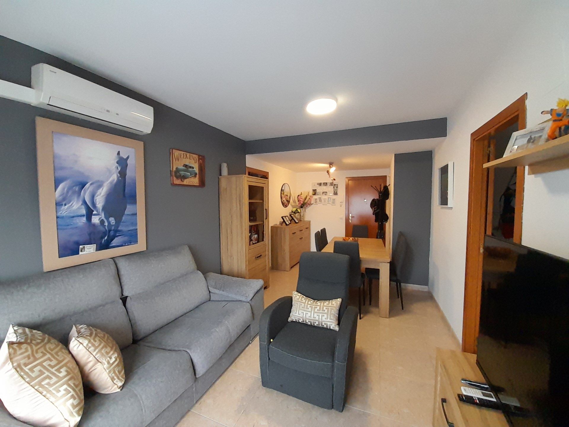 Sala d'estar de Pis en venda en Olot amb Aire condicionat i Balcó