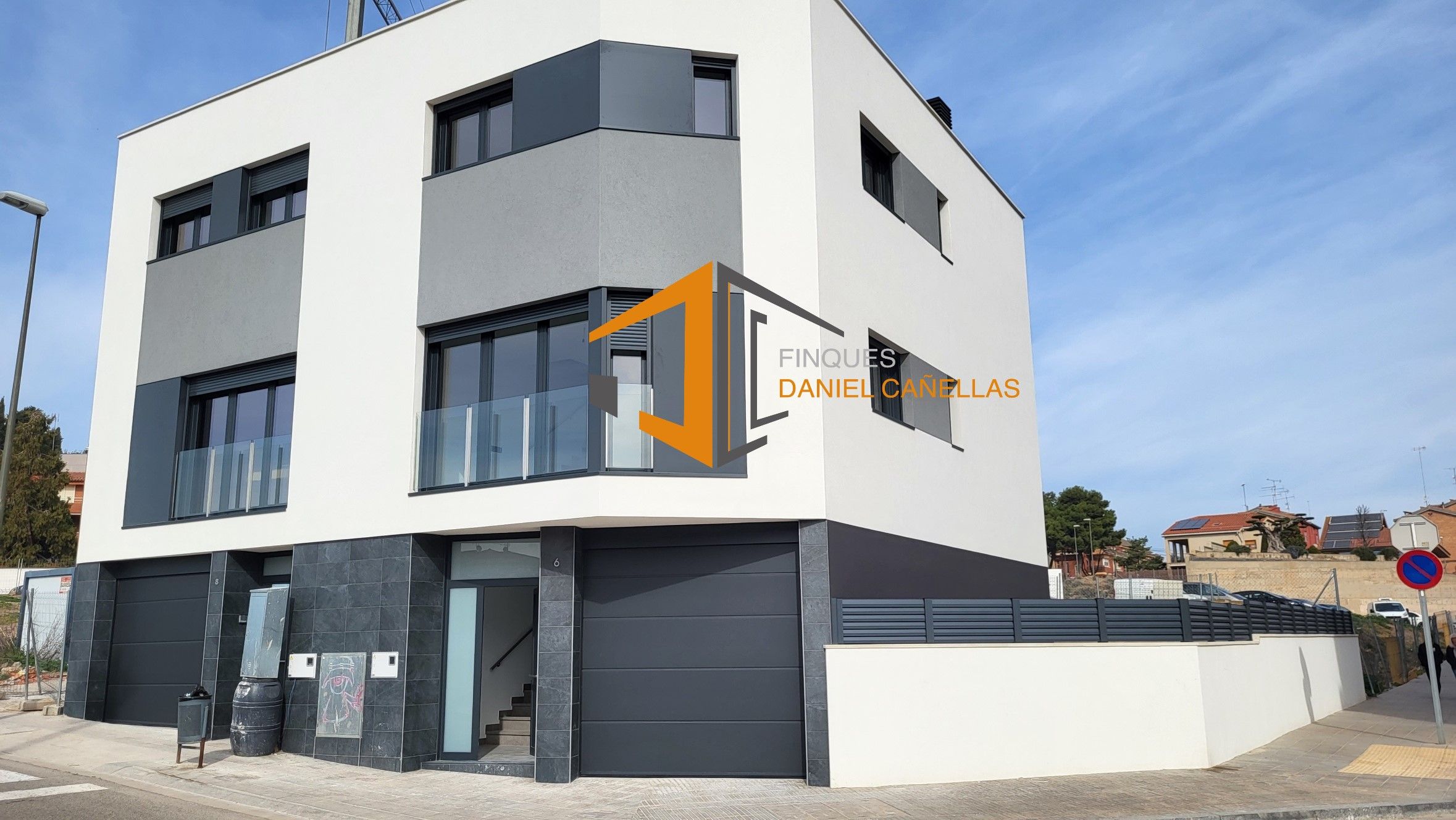 Vista exterior de Casa o xalet en venda en Tàrrega amb Calefacció, Jardí privat i Parquet