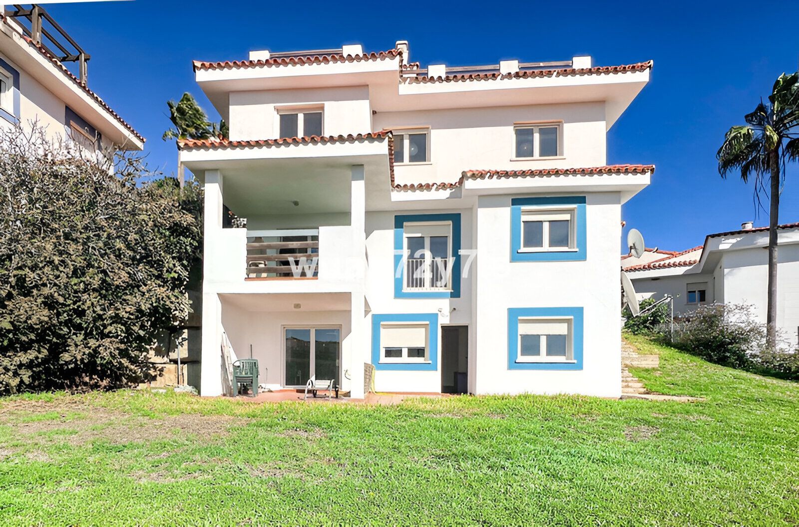 Vista exterior de Casa o xalet en venda en Manilva amb Aire condicionat, Jardí privat i Terrassa
