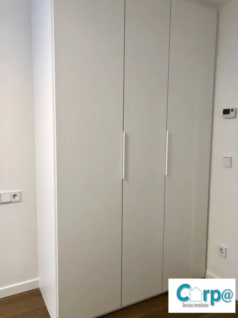 Habitación de Piso de alquiler en  Pamplona / Iruña con Calefacción, Terraza y Amueblado