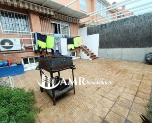 Vista exterior de Casa adosada en venda en Seseña amb Aire condicionat, Terrassa i Balcó