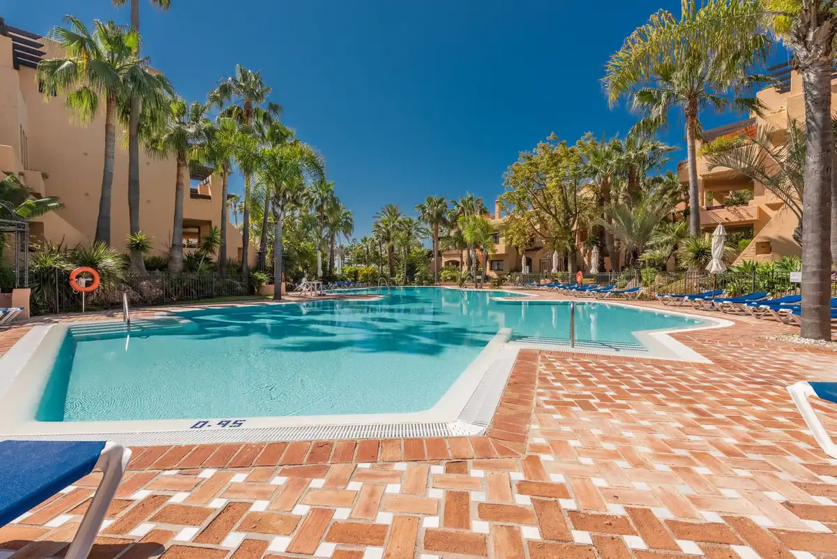 Schwimmbecken von Maisonette zum Verkauf in Marbella mit Klimaanlage, Terrasse und Gemeinschaftspool
