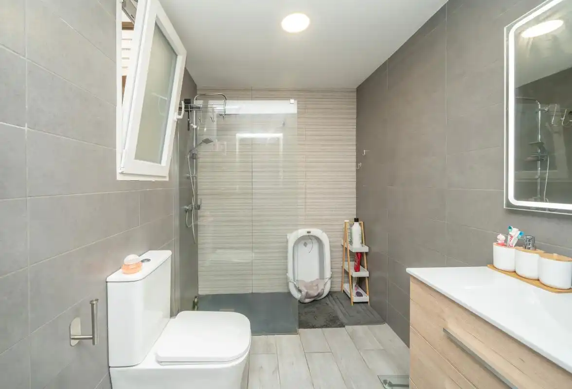 Badezimmer von Erdgeschoss zum Verkauf in Elda mit Heizung, Terrasse und Möbliert