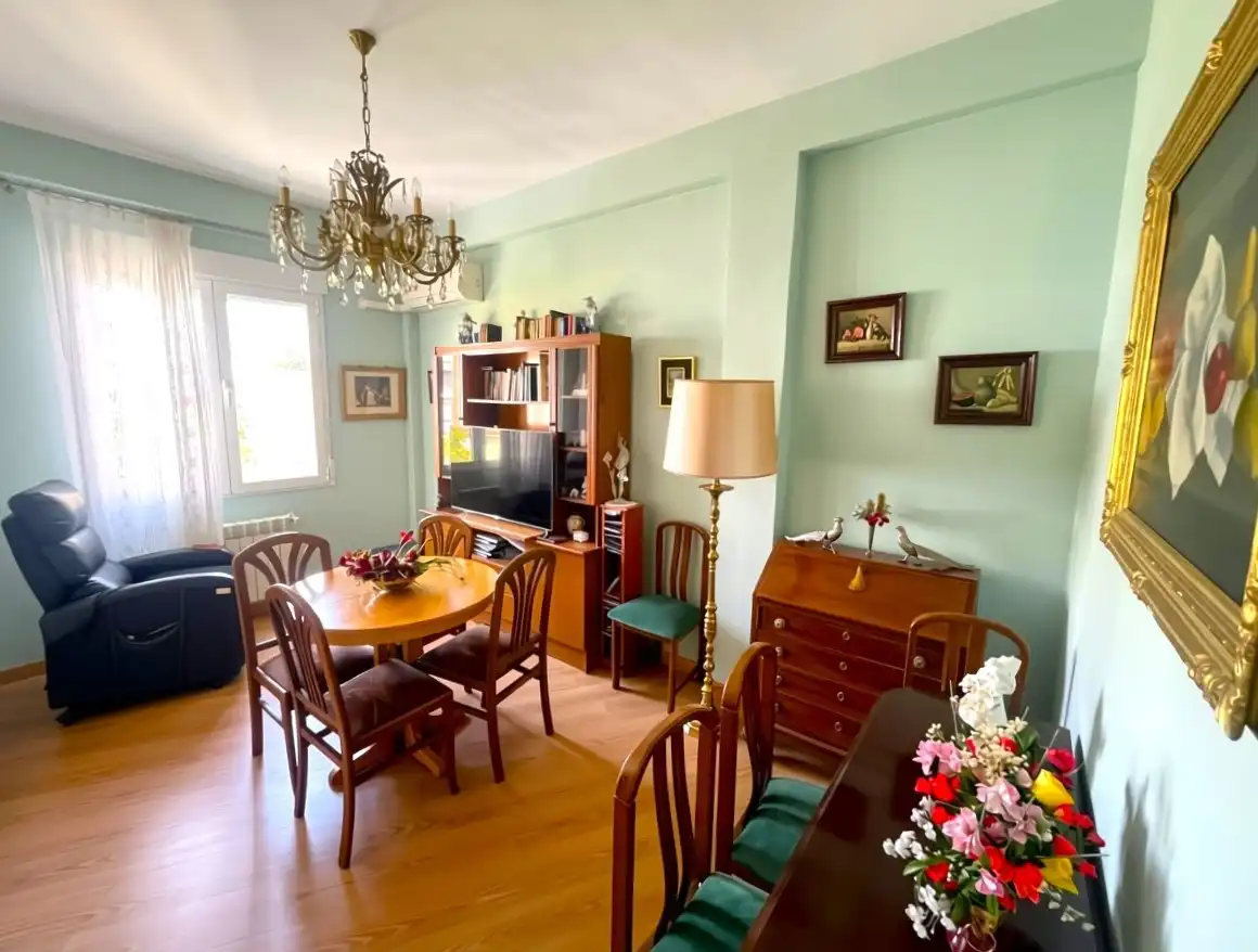 Comedor de Piso en venta en Madrid con Calefacción
