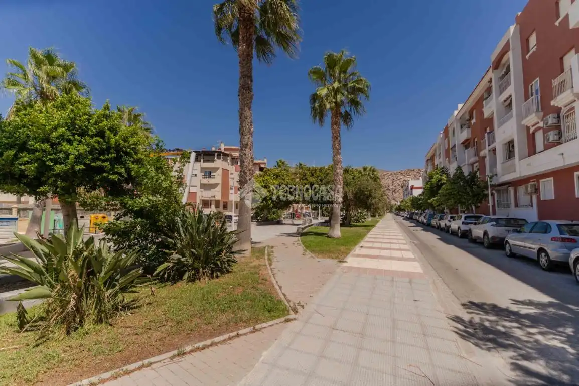 Vista exterior de Piso en venta en La Zubia con Terraza