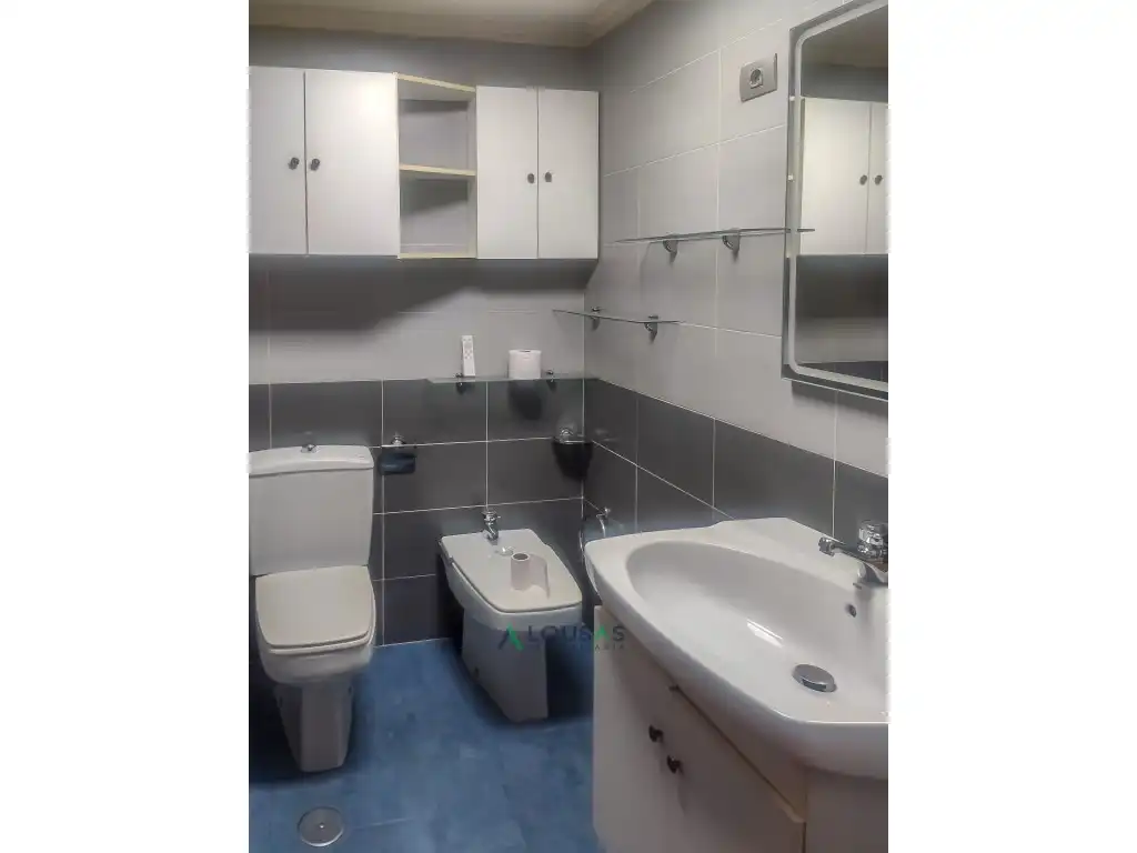 Bathroom of Flat for sale in Sarria