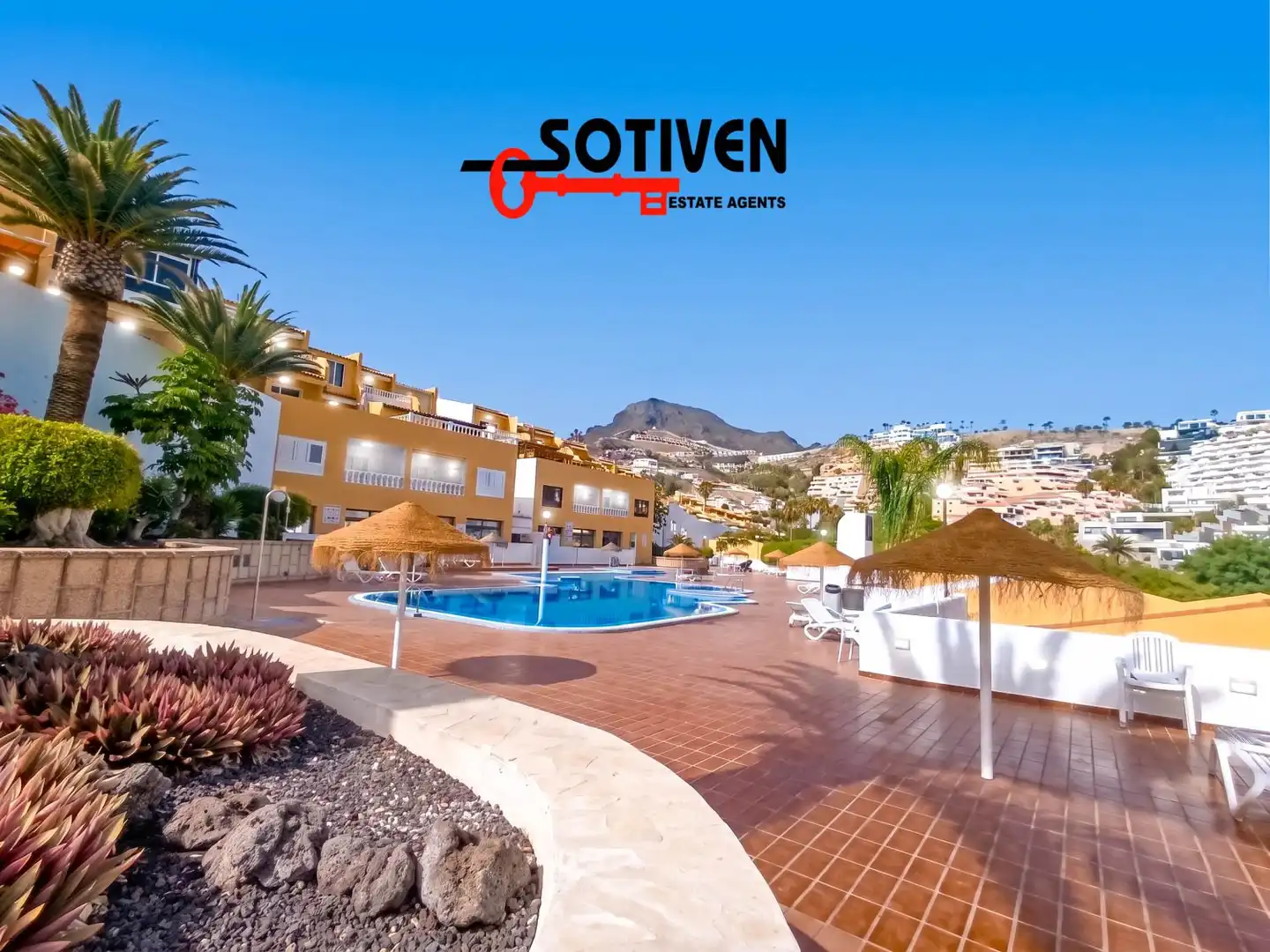 Vista exterior de Apartament de lloguer en Adeje amb Terrassa i Piscina comunitària