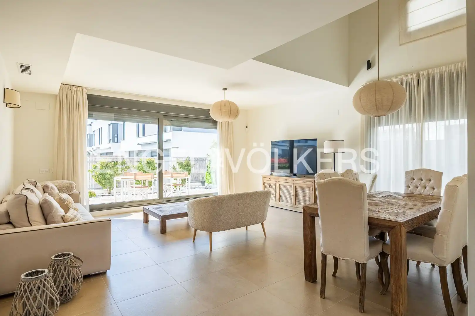 Living room of Detached homes for sale in Mairena del Aljarafe  with Air Conditioner, Heating and Private garden