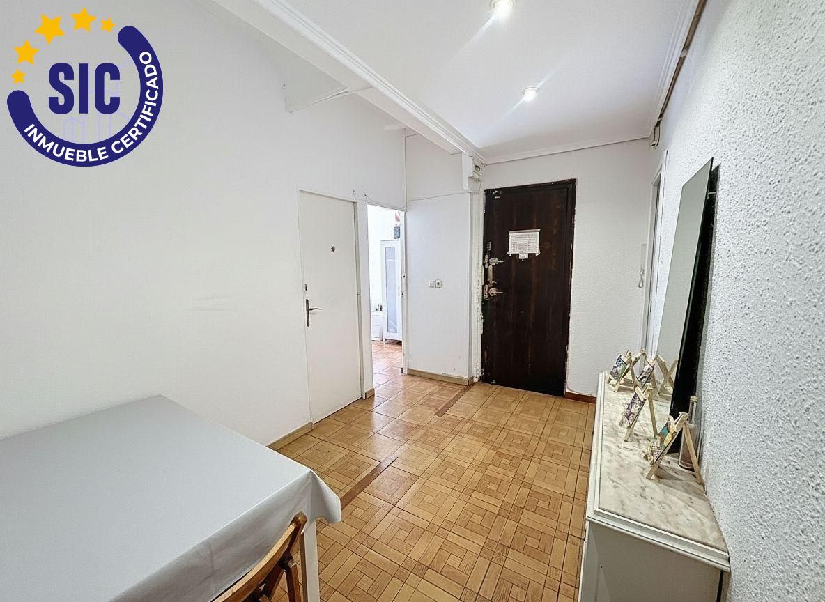 Flat for sale in  Valencia Capital  with Balcony
