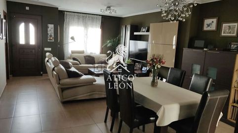 Foto 4 de Casa adosada en venta en Barrio, Sariegos, León