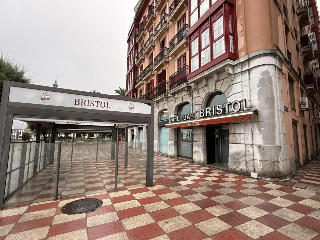 Vista exterior de Local de lloguer en Castro-Urdiales amb Aire condicionat