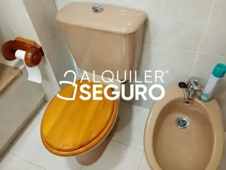 Baño de Piso de alquiler en Culleredo con Calefacción, Terraza y Trastero