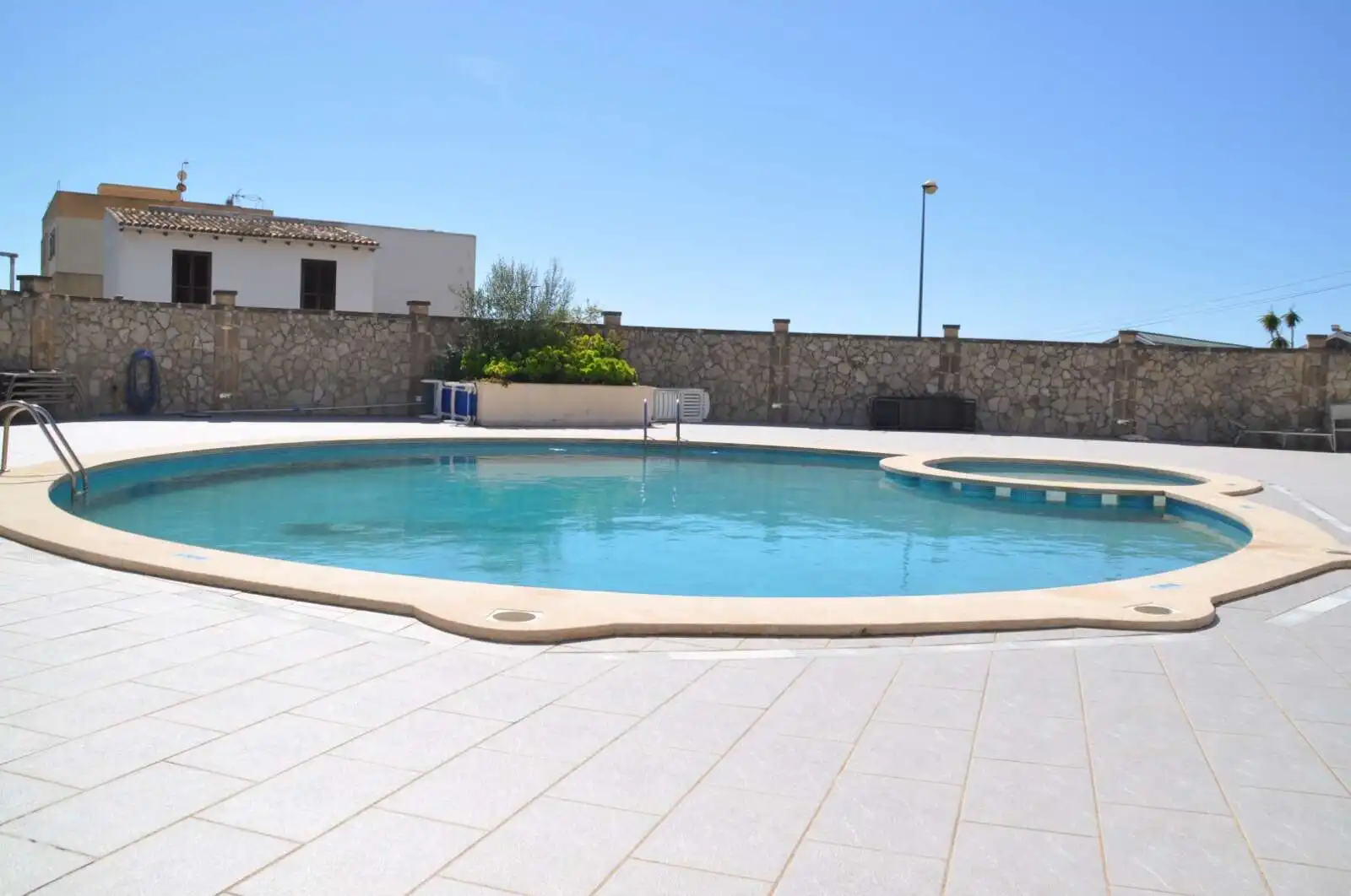 Piscina de Planta baja de alquiler en Son Servera con Terraza y Amueblado