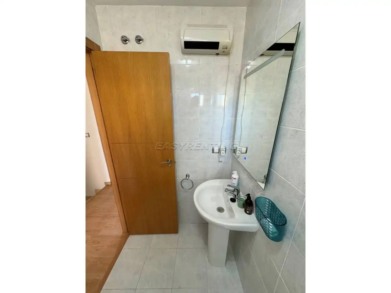 Bany de Casa adosada de lloguer en La Línea de la Concepción amb Terrassa, Moblat i Piscina comunitària