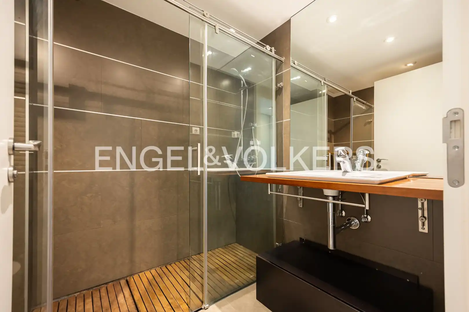 Bathroom of Flat for sale in Bilbao   with Air Conditioner, Heating and Parquet flooring